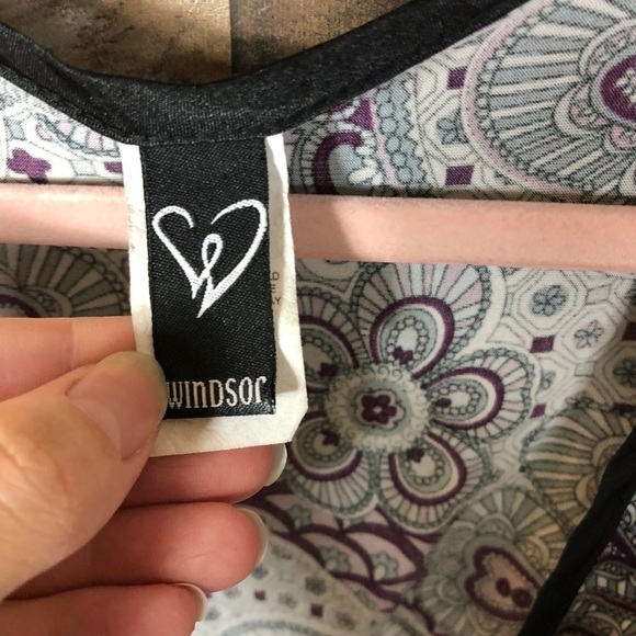 Windsor‎ Top - Picture 3 of 5